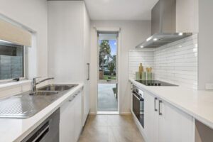 Luton in the Peninsula 5 Kitchen